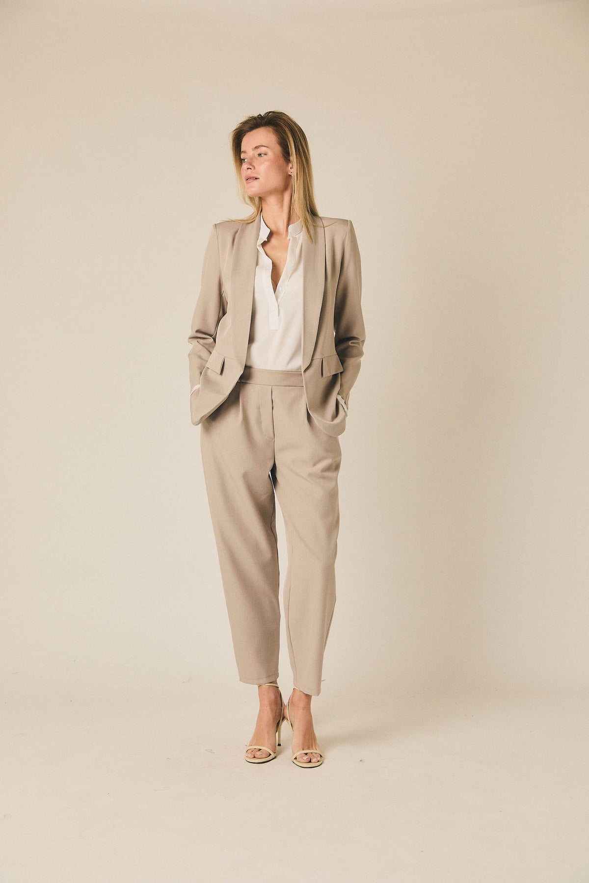 Blazer Beige de Corte Fluido