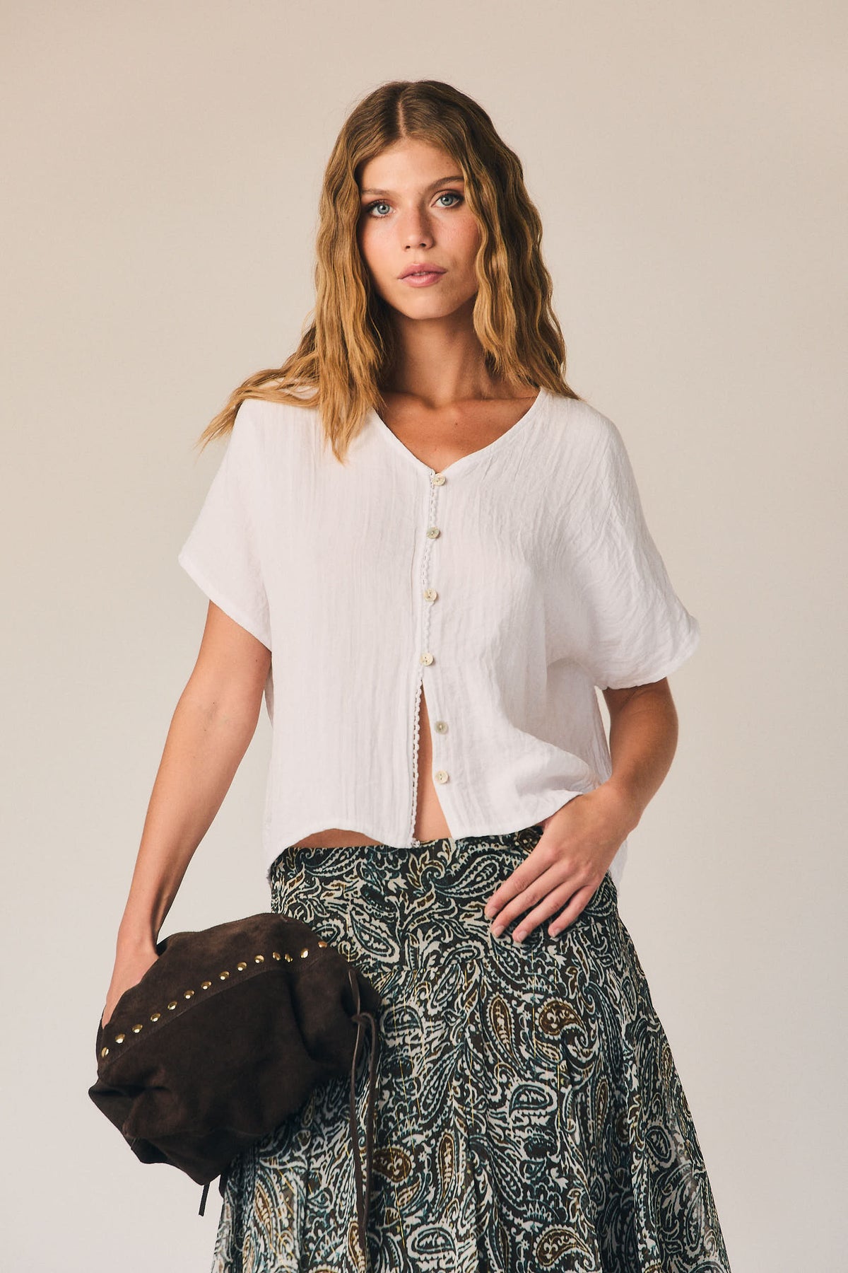 Blusa Blanca con Botones y Puntilla
