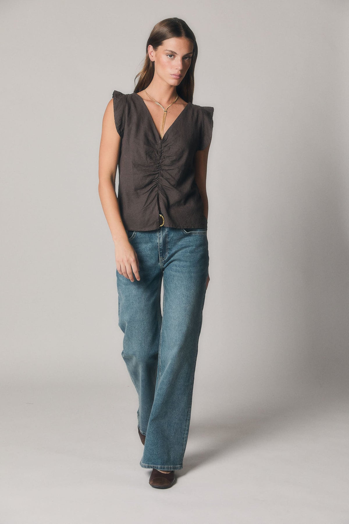 Blusa de Lino Marrón con Frunce Central
