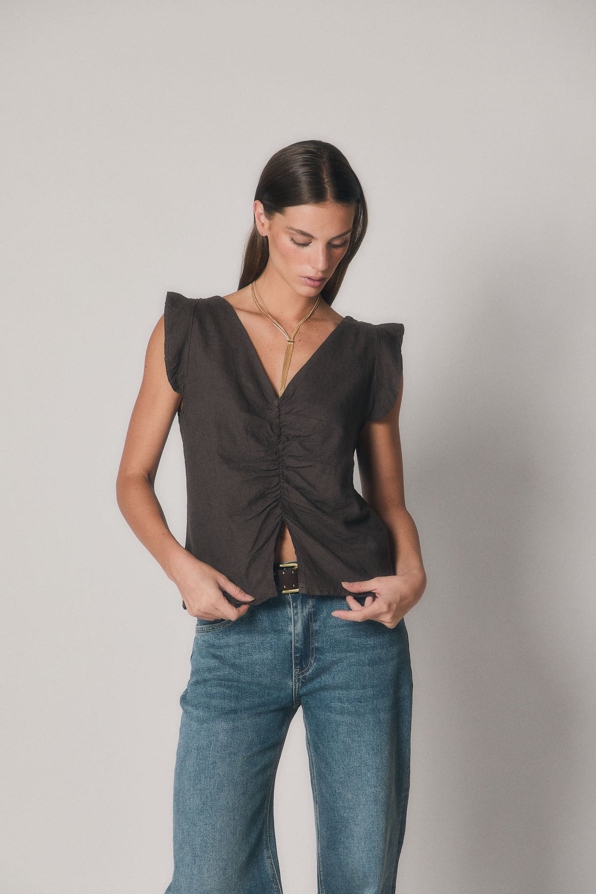Blusa de Lino Marrón con Frunce Central