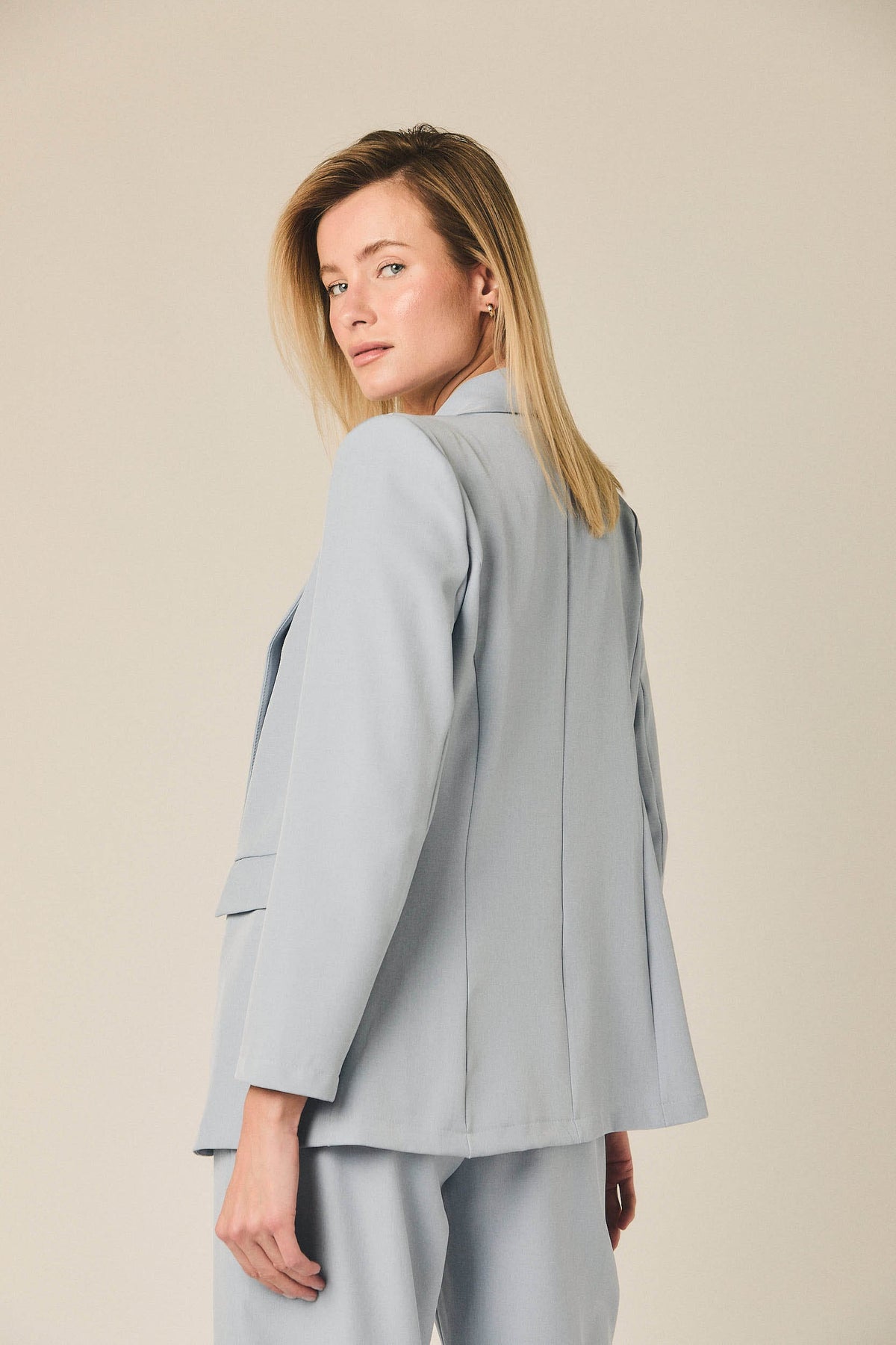 Blazer Celeste de Corte Fluido