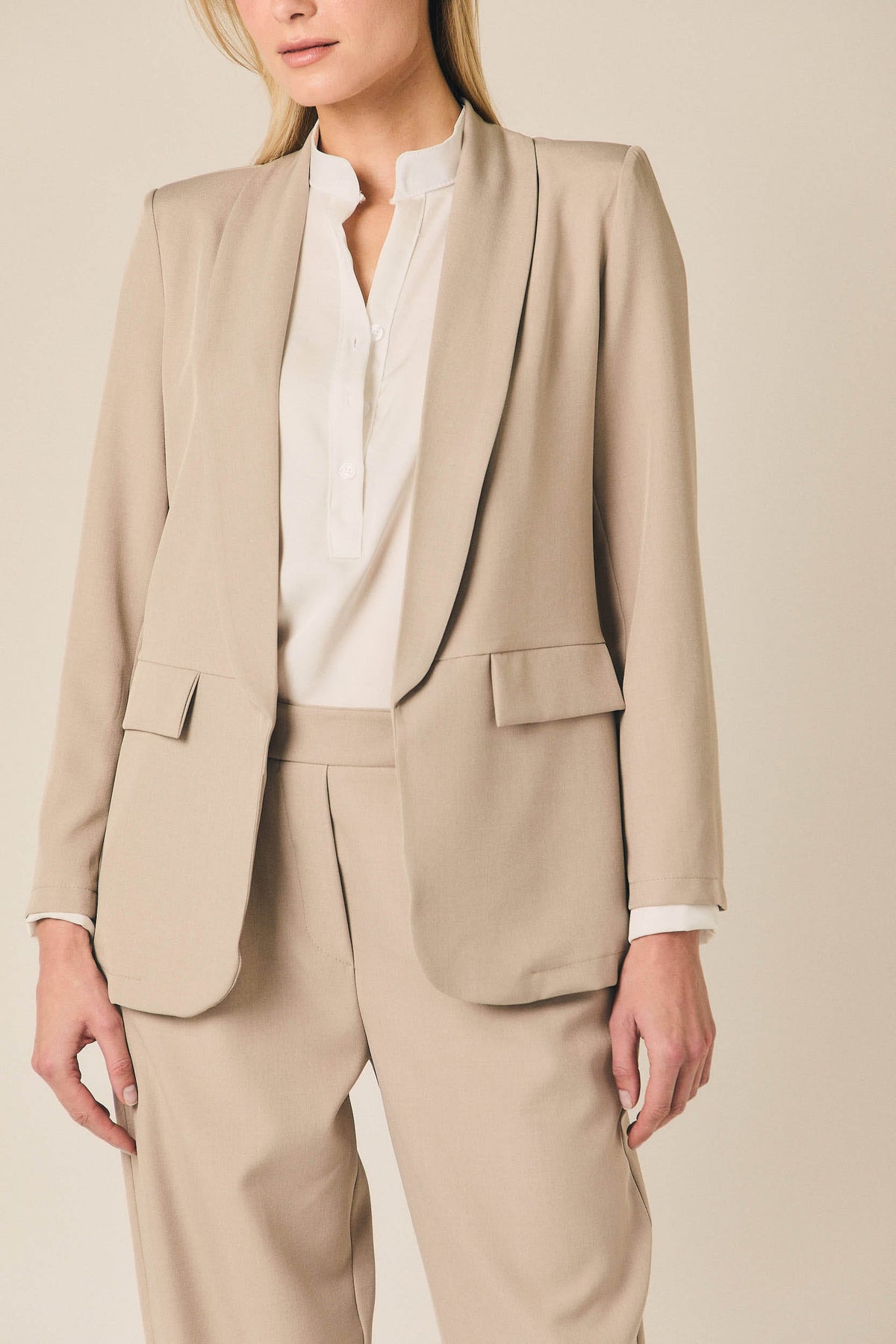 Blazer Beige de Corte Fluido