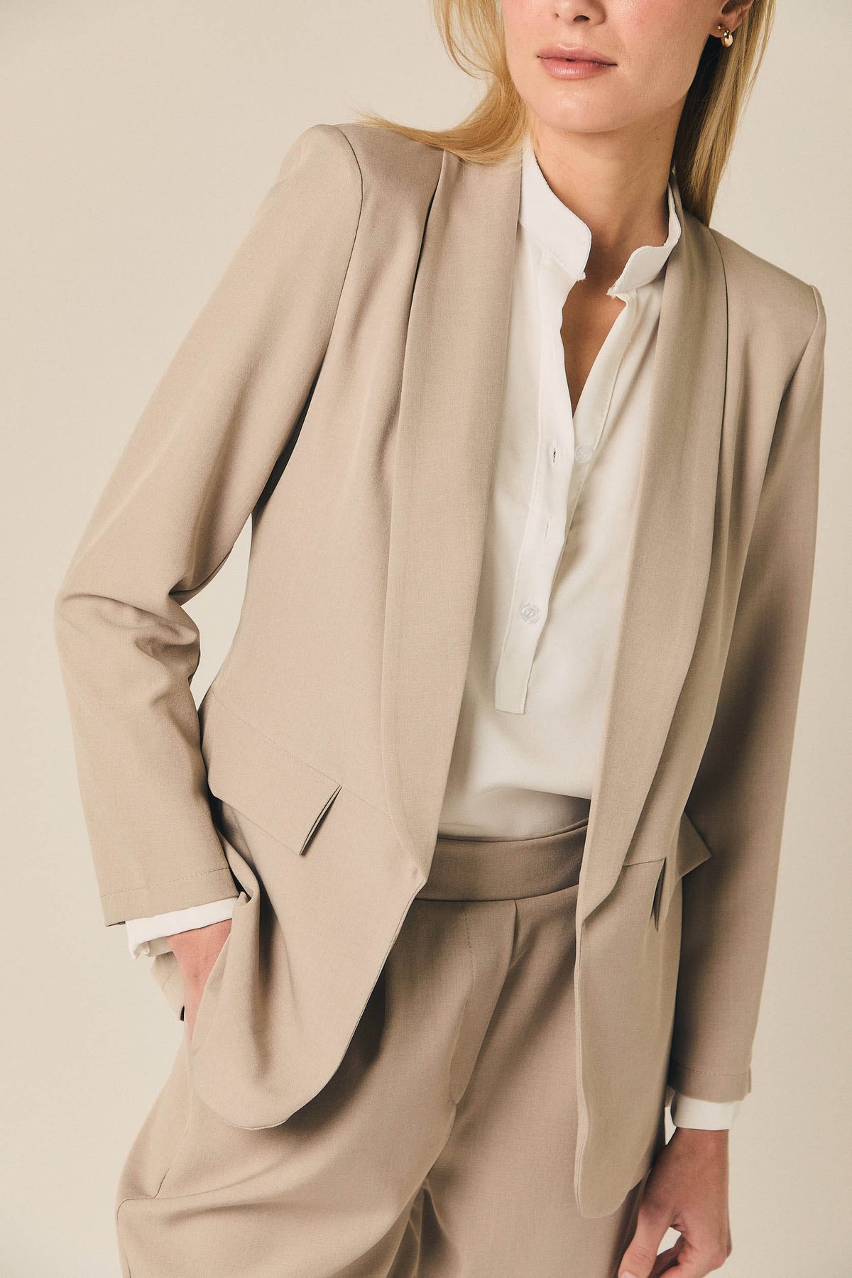 Blazer Beige de Corte Fluido