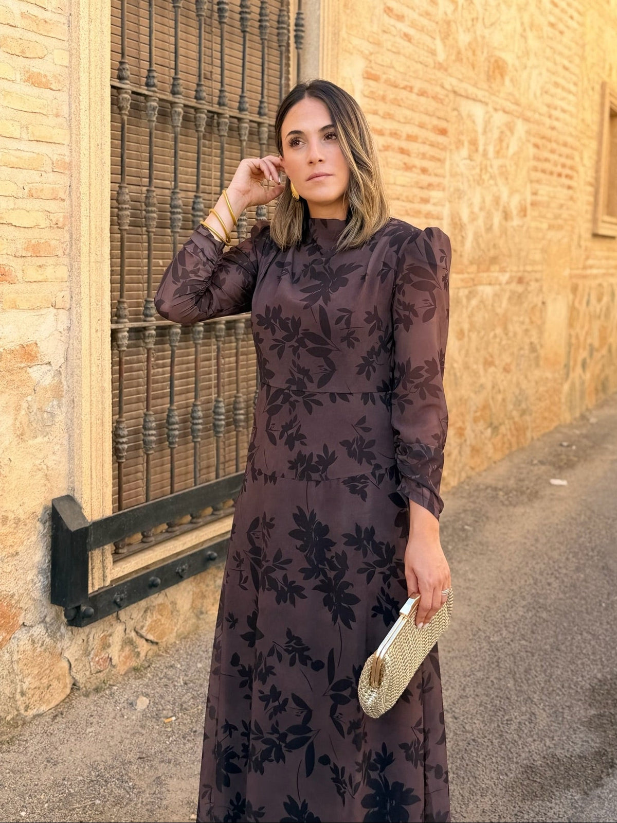 Vestido midi de gasa marrón Lipa - vista trasera