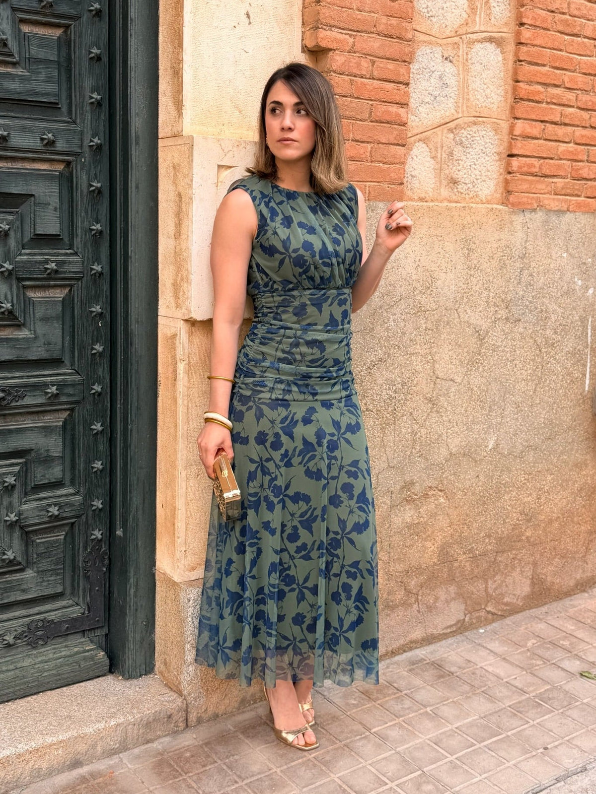 Vestido midi floral verde oliva Carmen - vista frontal
