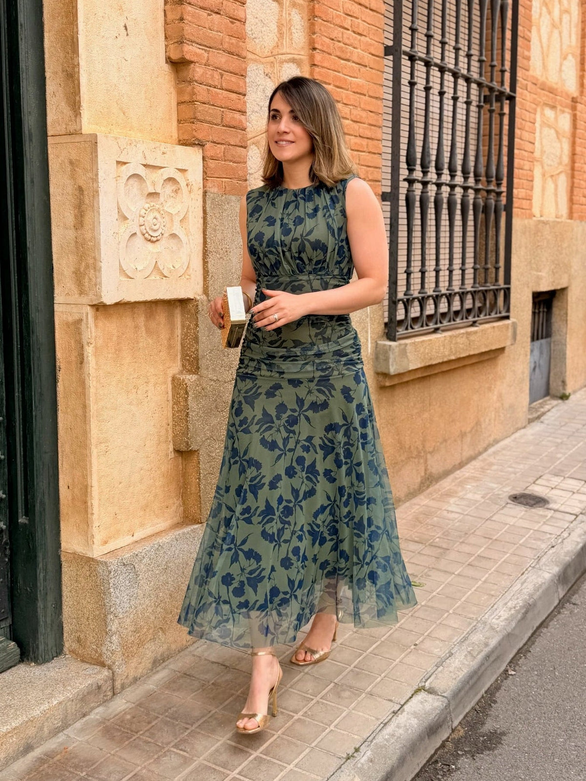 Vestido midi floral verde oliva Carmen - detalle estampado