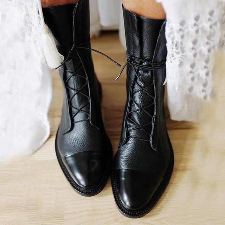 Botas Planas de Piel con Cordones y Caña Media