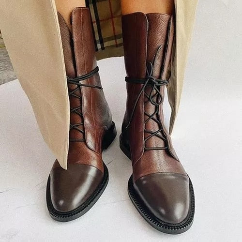 Botas Planas de Piel con Cordones y Caña Media
