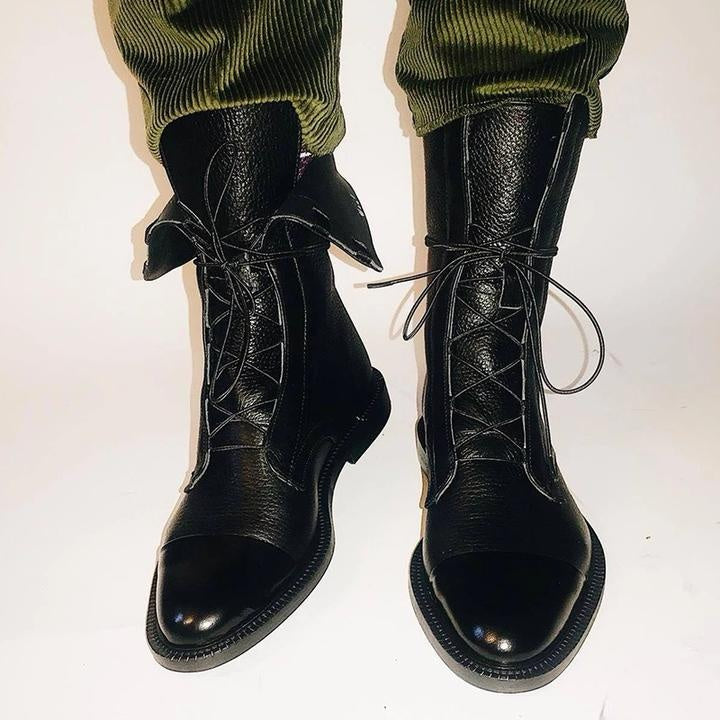 Botas Planas de Piel con Cordones y Caña Media