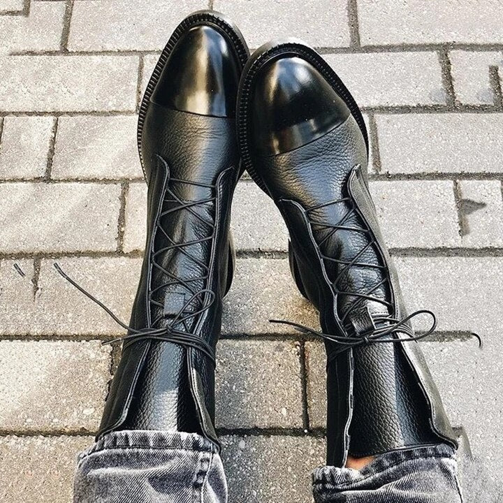 Botas Planas de Piel con Cordones y Caña Media